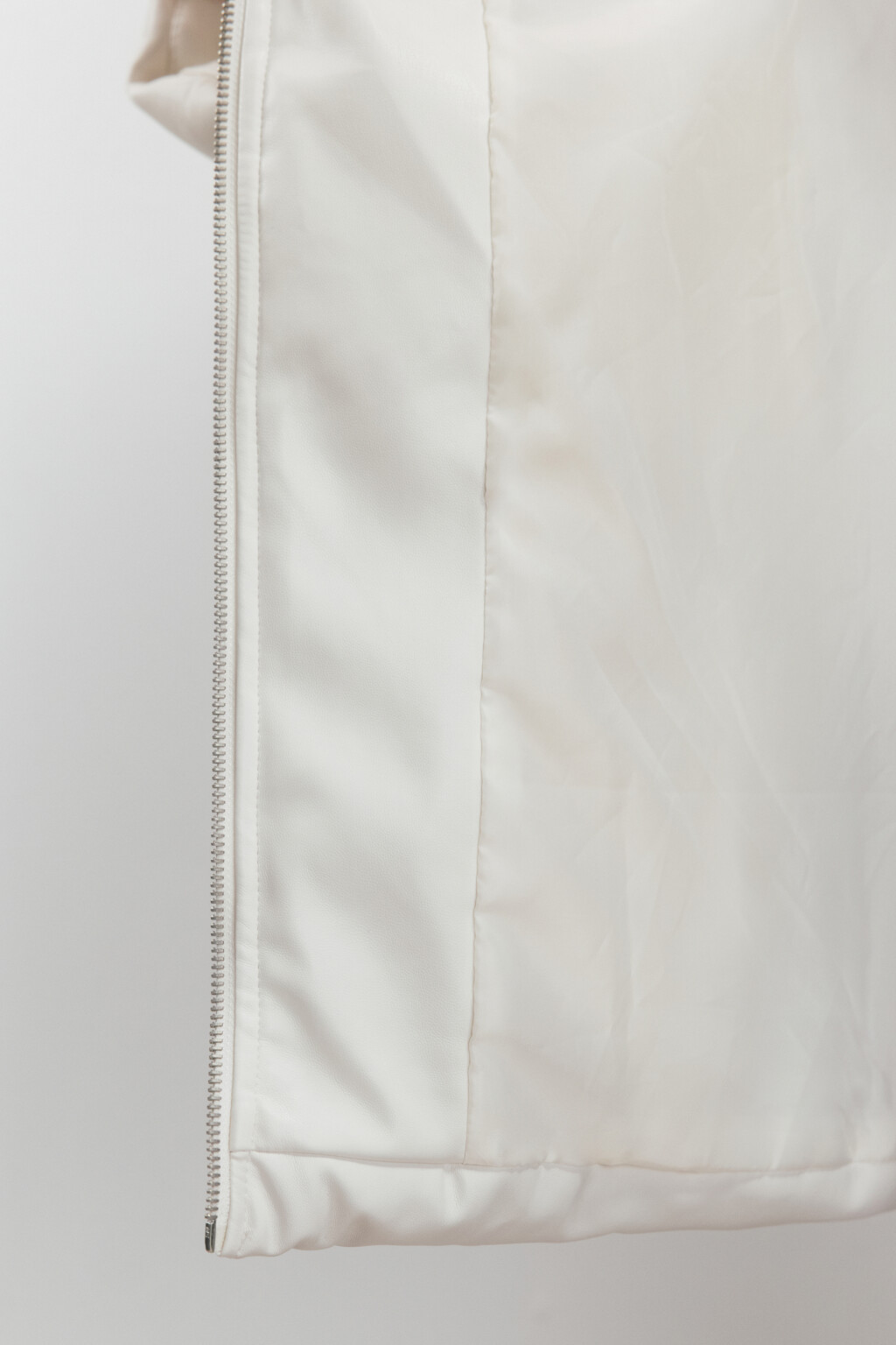 Куртка из искусственной кожи с капюшоном - цвет молочный - 9