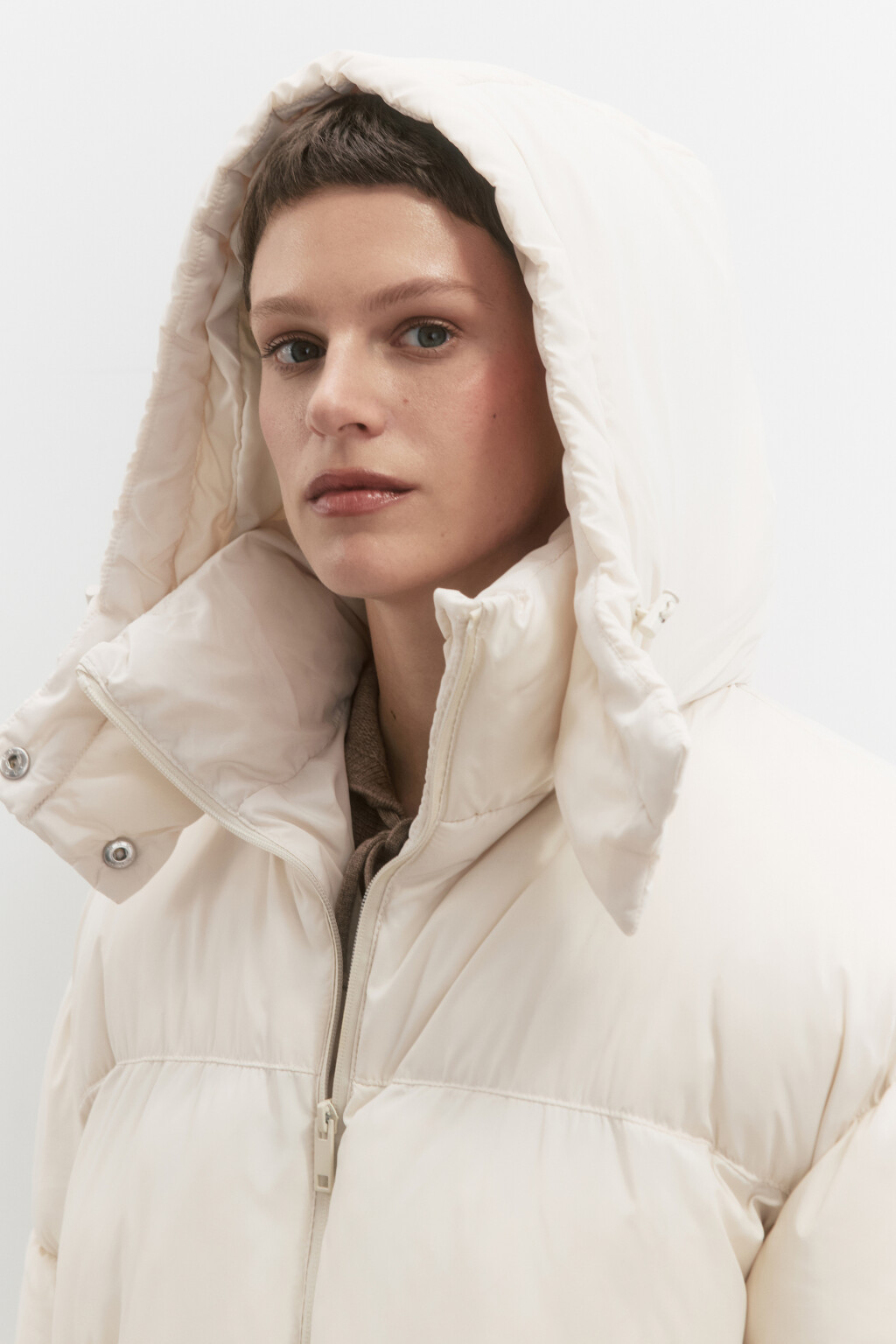 Куртка стеганая теплая с капюшоном - цвет молочный - 7