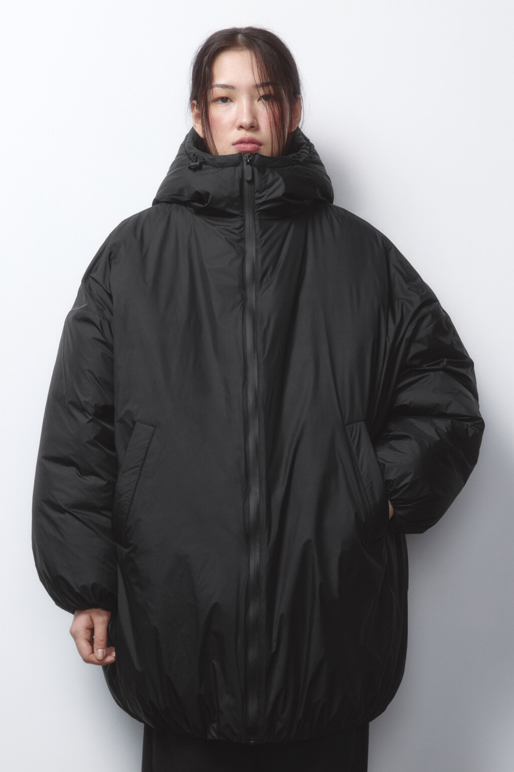 Куртка-бомбер oversize удлиненная с капюшоном - цвет черный - 2