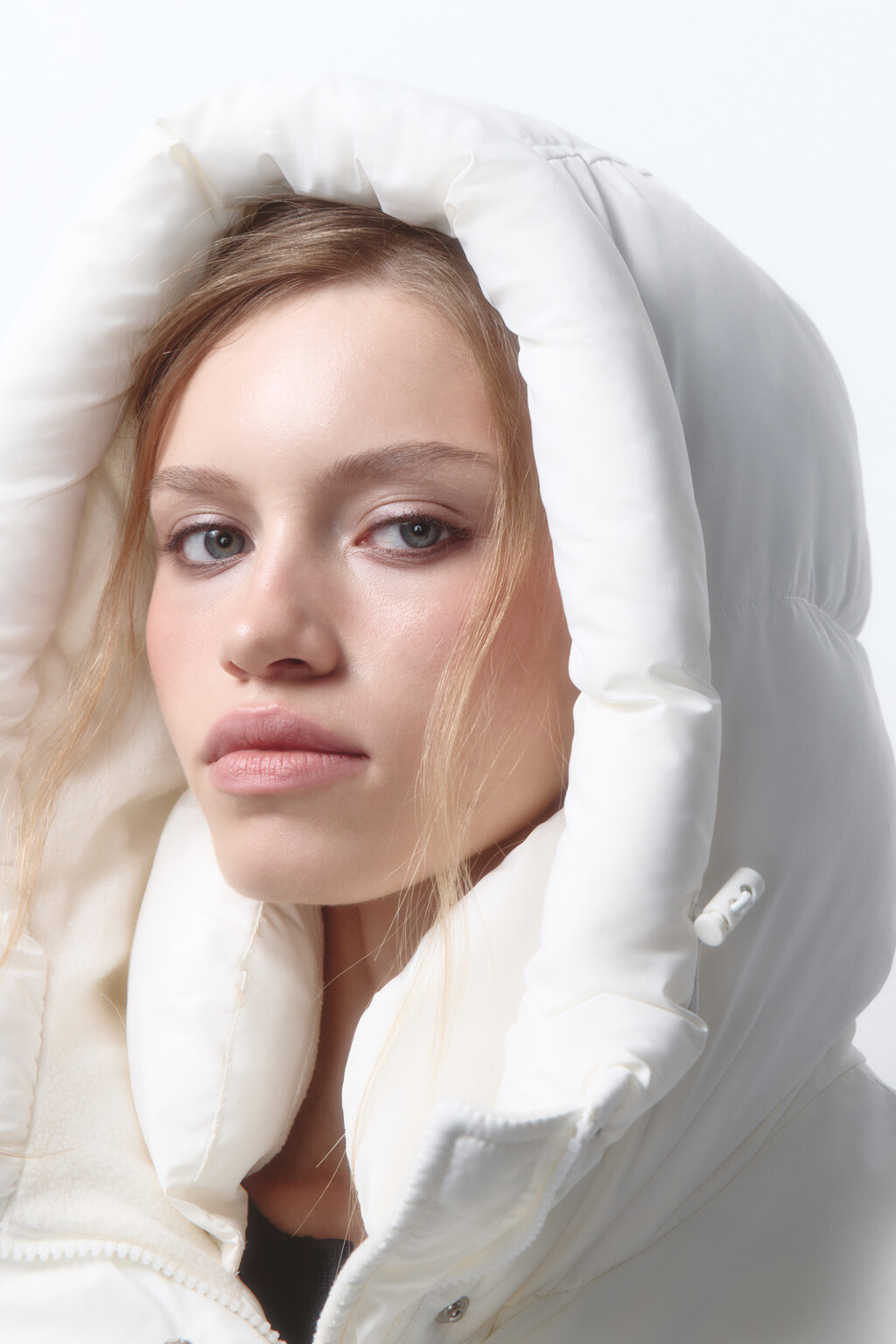 Пальто стеганое с утепленным капюшоном - цвет молочный - 7