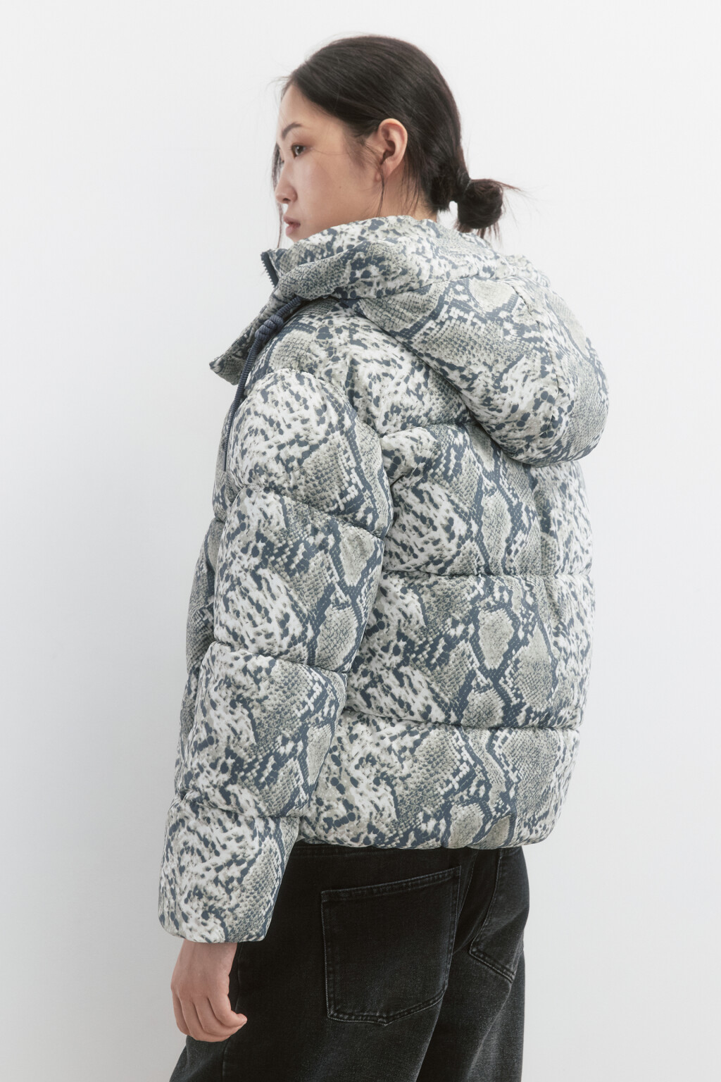 Куртка стеганая с анималистическим принтом - цвет серый - 4