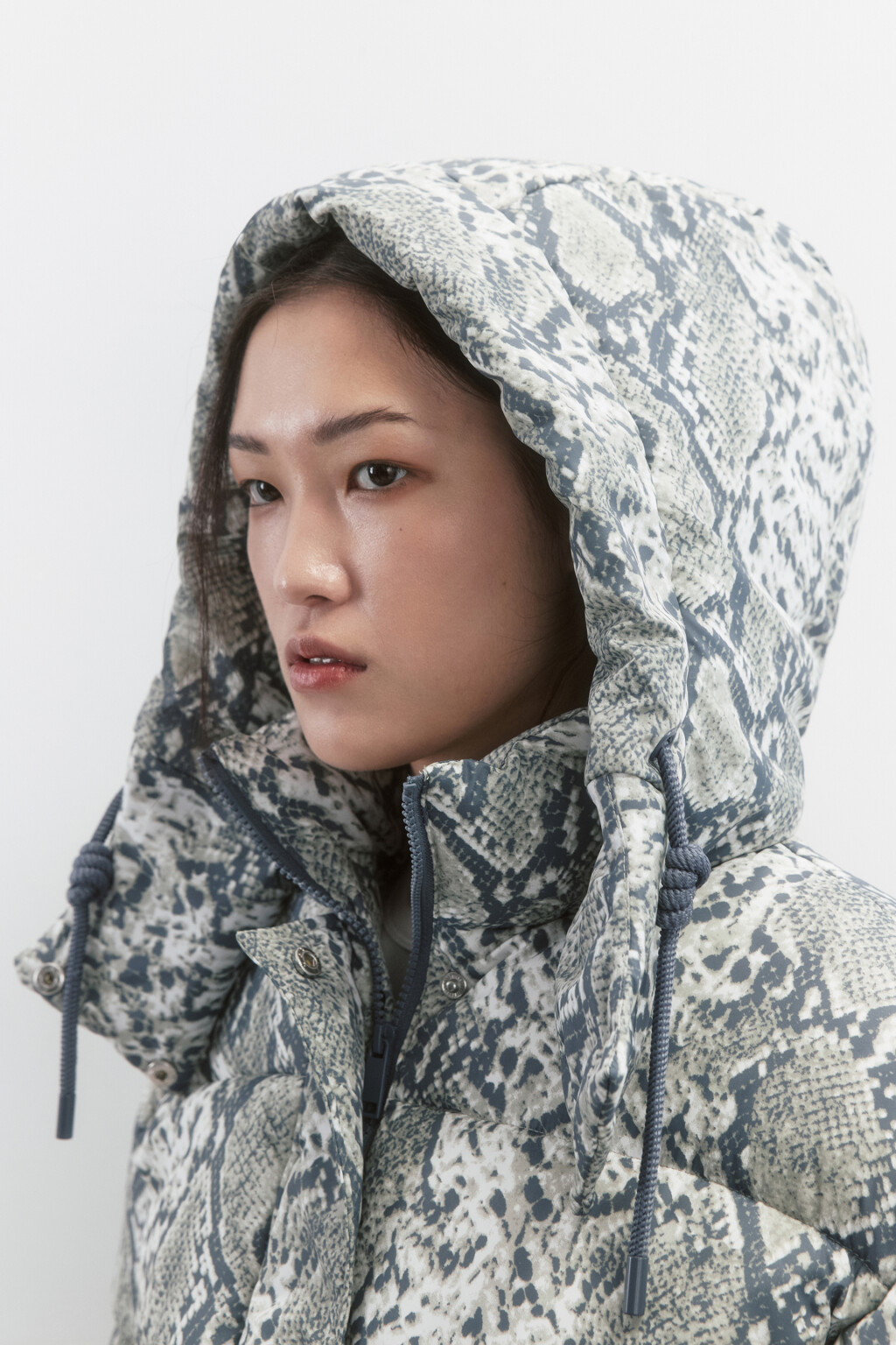 Куртка стеганая с анималистическим принтом - цвет серый - 6