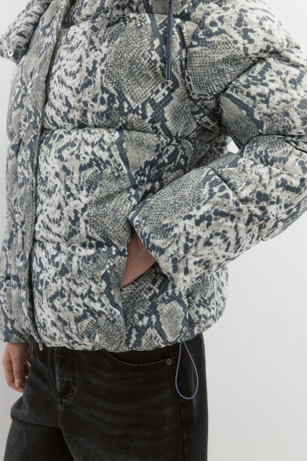 Куртка стеганая с анималистическим принтом - цвет серый - 7