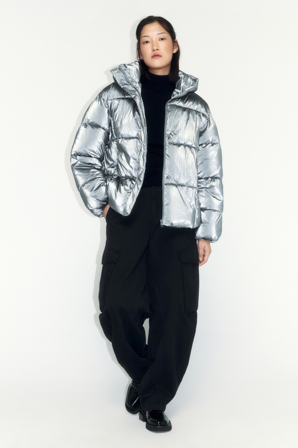 Куртка стеганая из блестящей ткани - цвет серый - 6