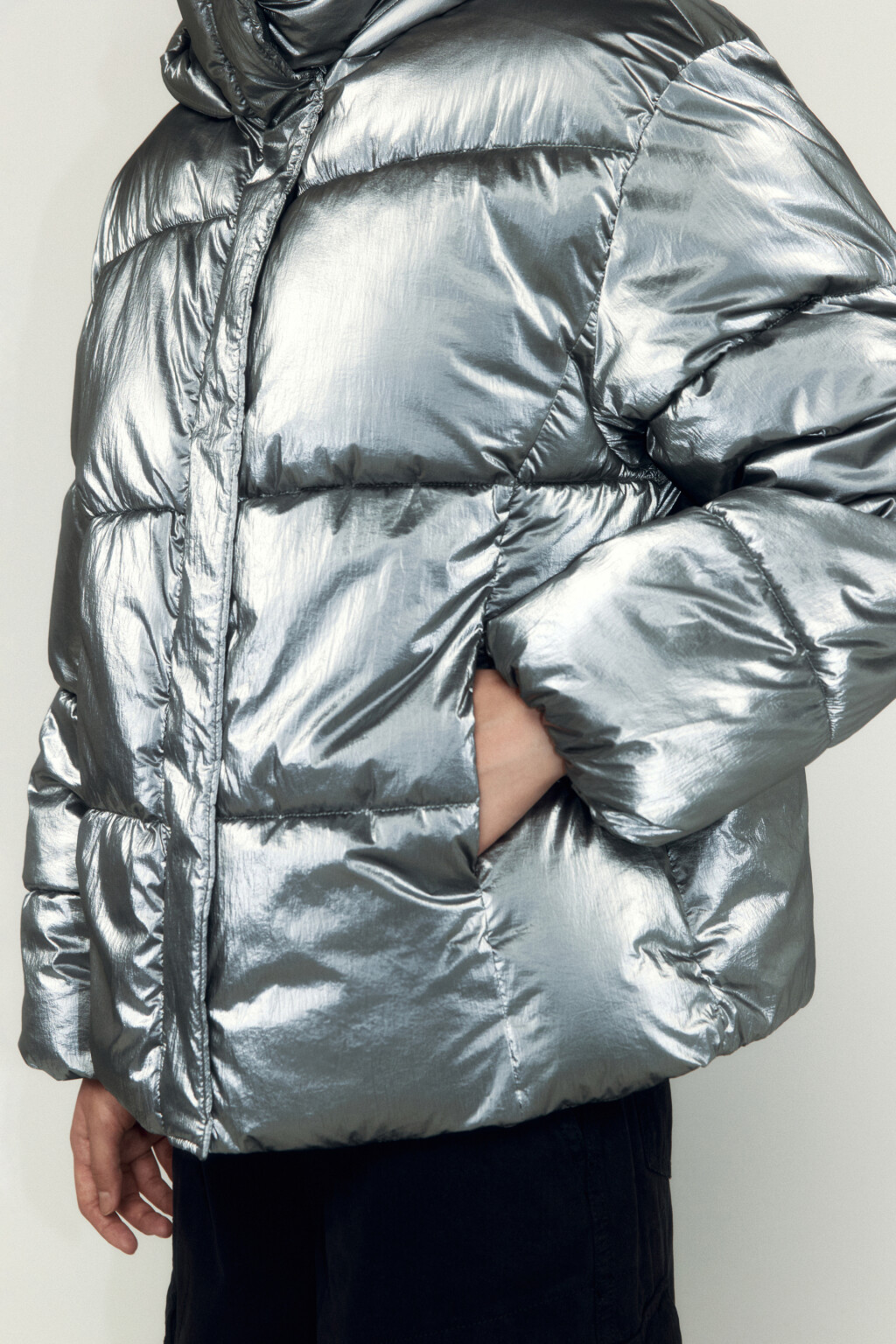 Куртка стеганая из блестящей ткани - цвет серый - 7