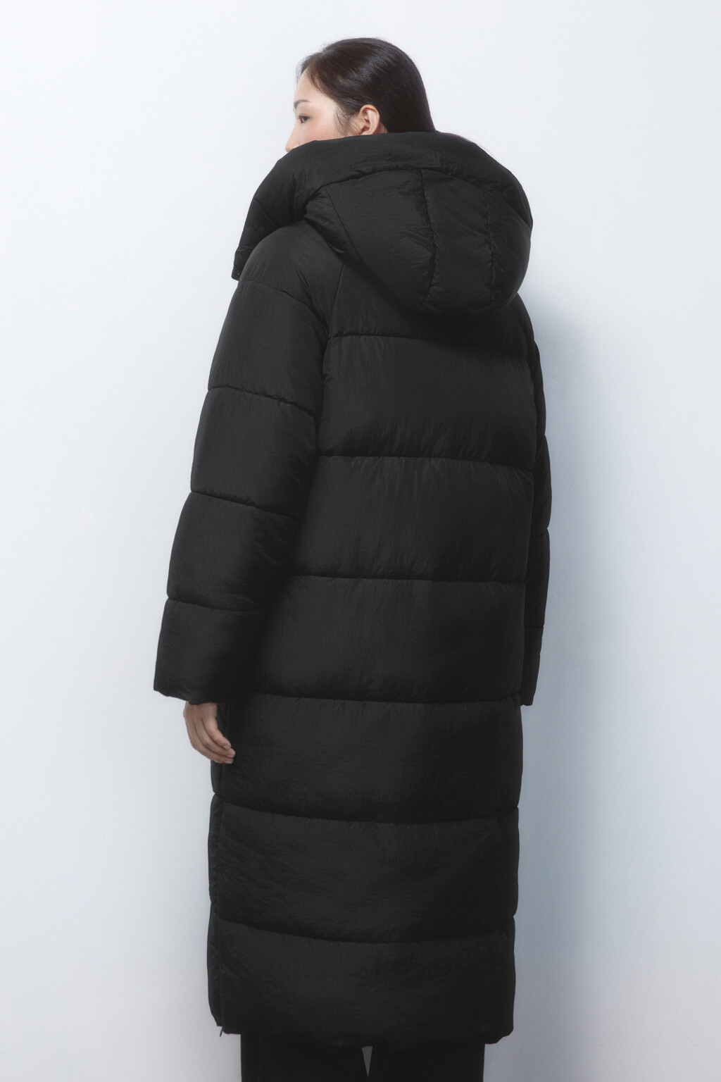 Пальто стеганое с капюшоном и воротником-стойкой - цвет черный - 4