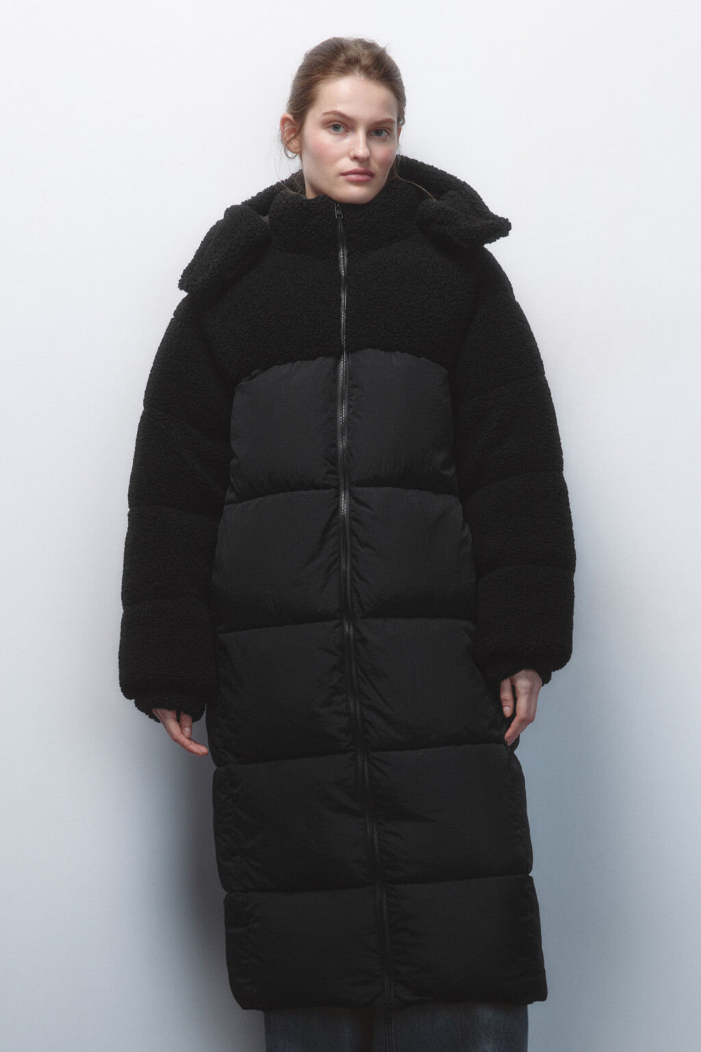 Куртка стеганая с кокеткой из искусственного меха - цвет черный - 8