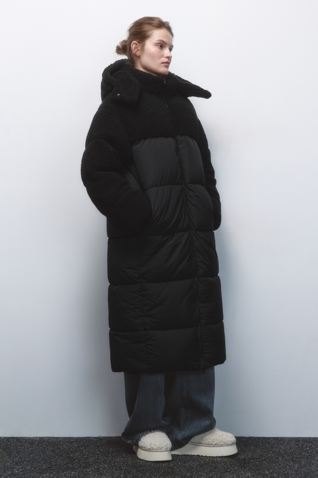 Куртка стеганая с кокеткой из искусственного меха - цвет черный - 3