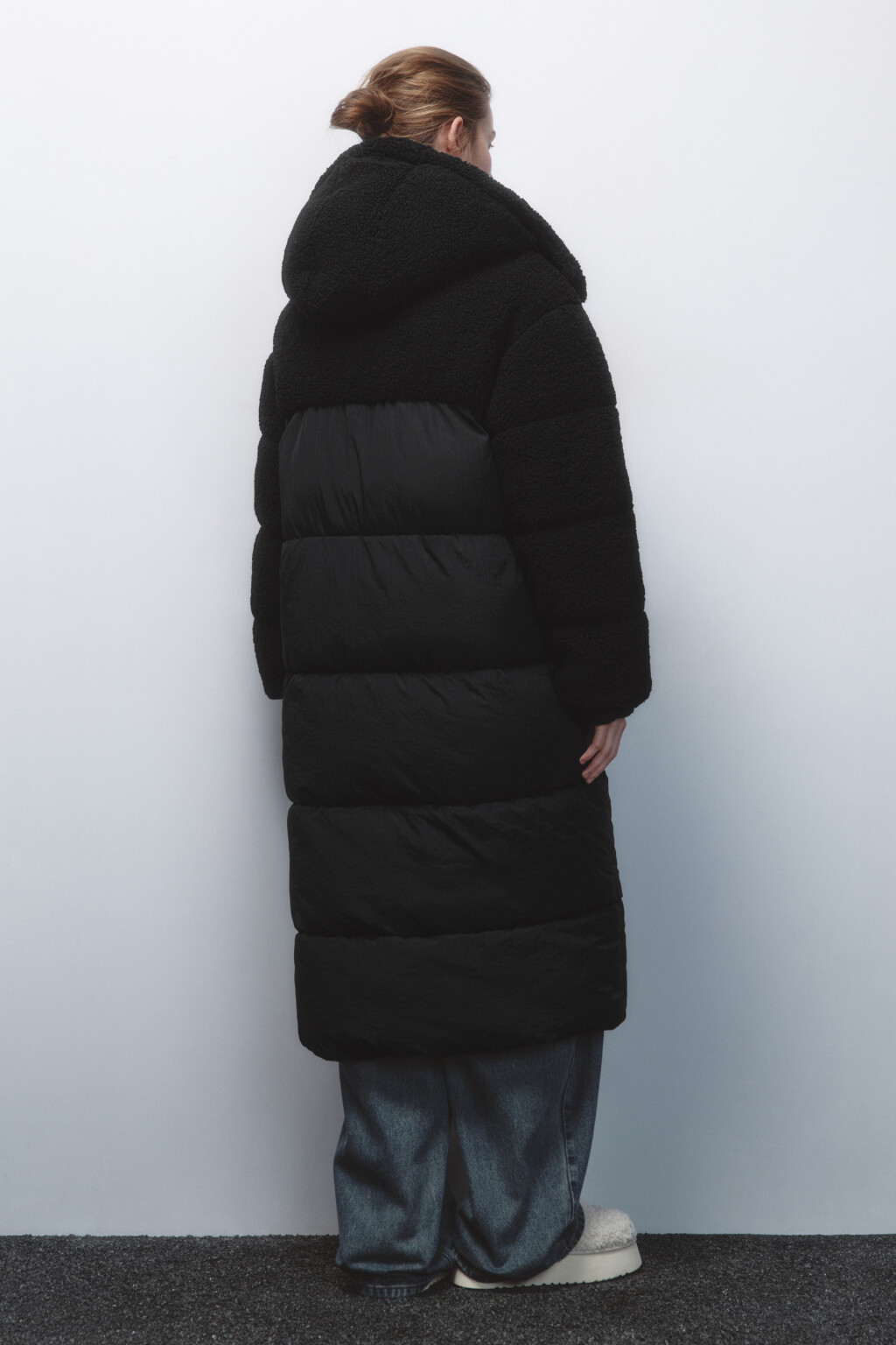 Куртка стеганая с кокеткой из искусственного меха - цвет черный - 4