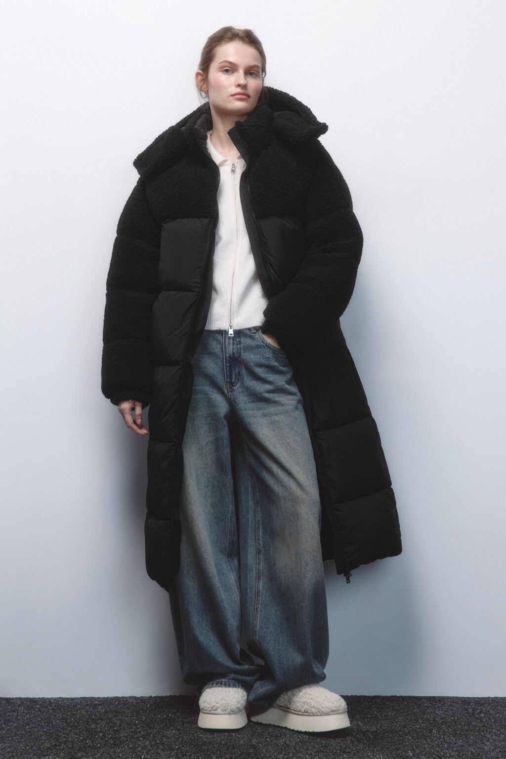 Куртка стеганая с кокеткой из искусственного меха - цвет черный - 5