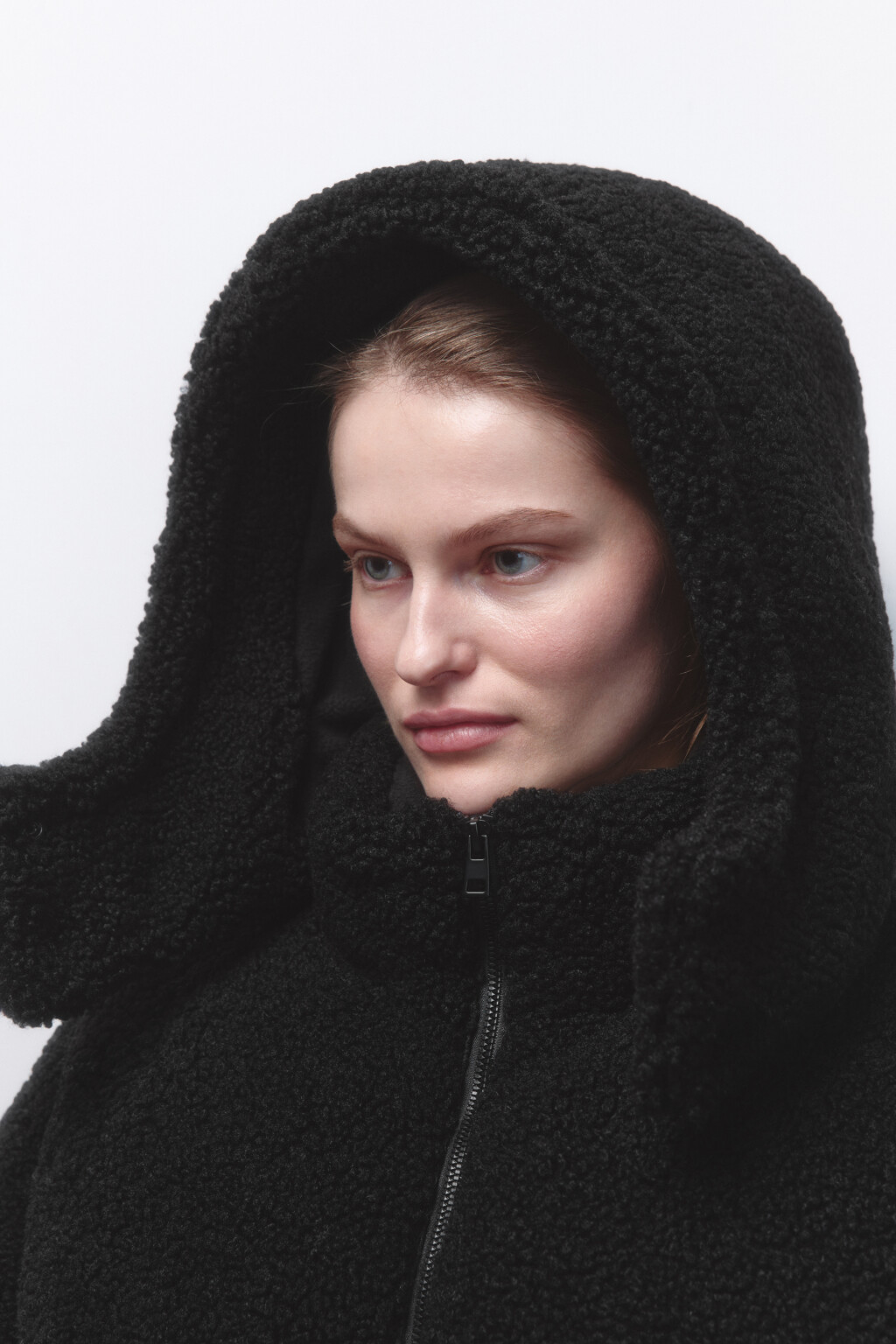 Куртка стеганая с кокеткой из искусственного меха - цвет черный - 9