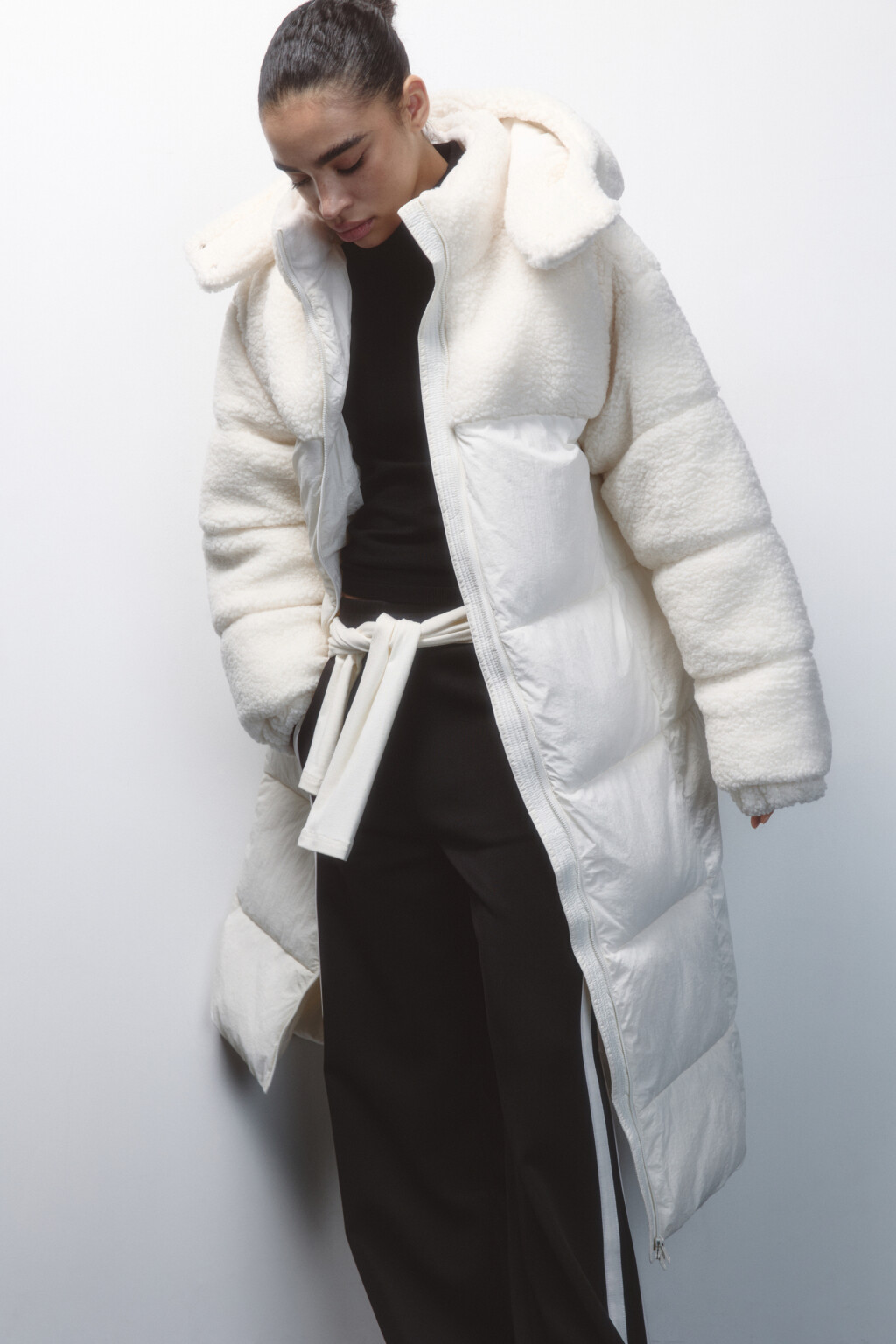 Куртка стеганая с кокеткой из искусственного меха - цвет молочный - 1