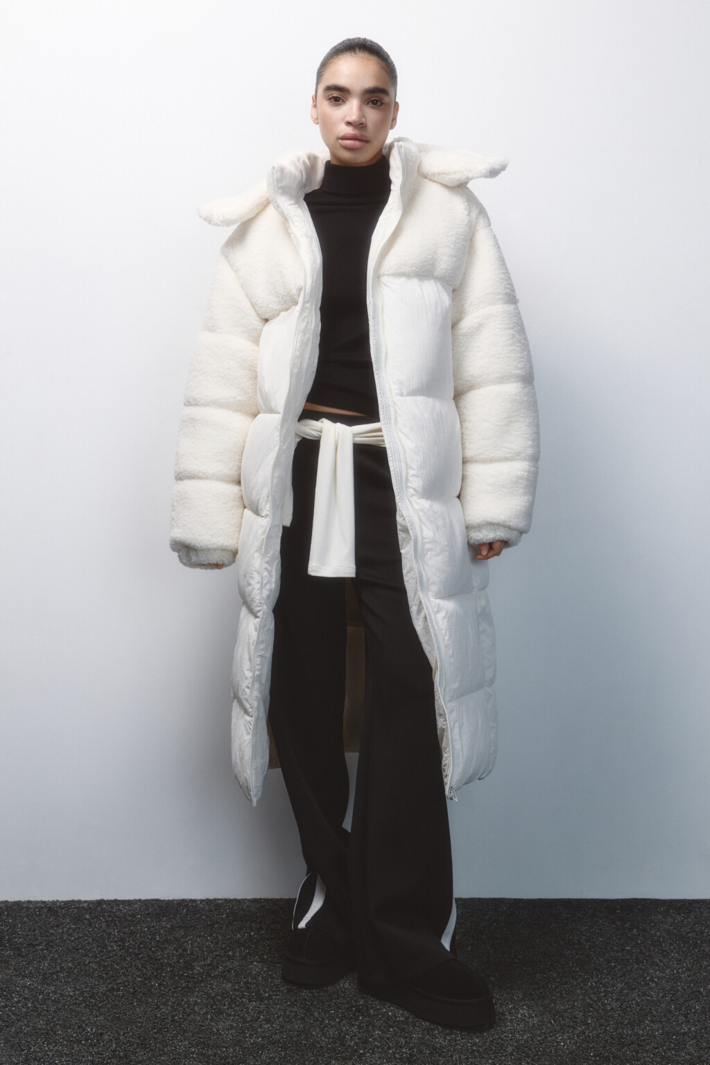 Куртка стеганая с кокеткой из искусственного меха - цвет молочный - 5