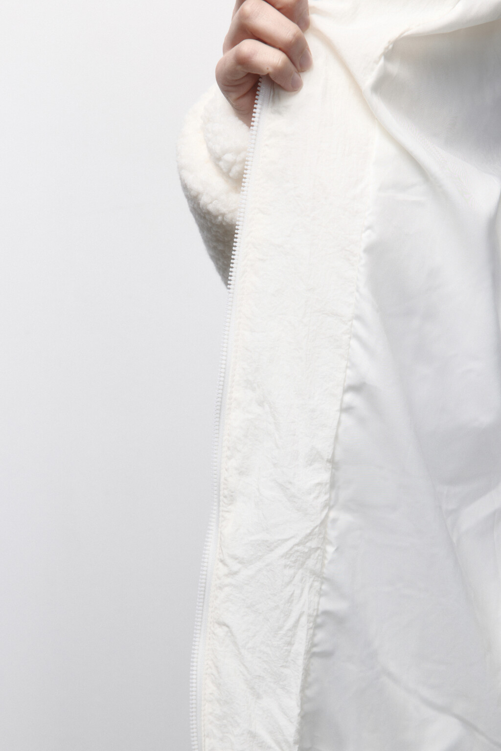 Куртка стеганая с кокеткой из искусственного меха - цвет молочный - 6