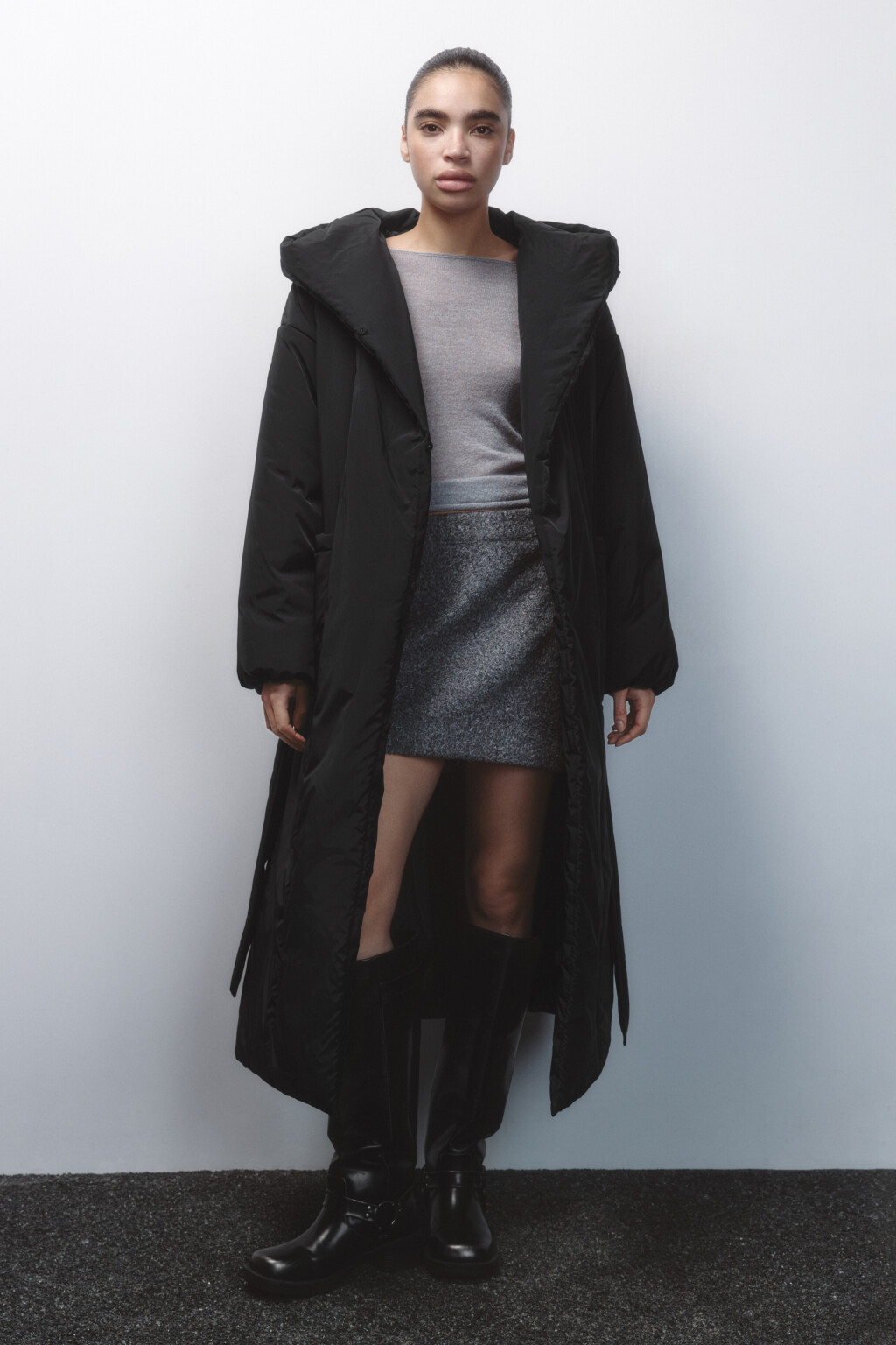 Пальто утепленное с капюшоном и поясом - цвет черный - 5