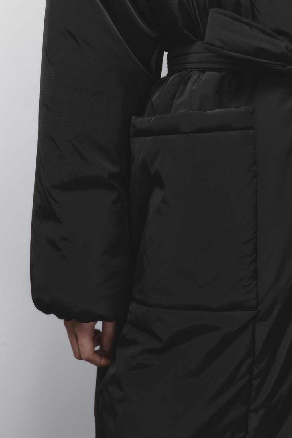 Пальто утепленное с капюшоном и поясом - цвет черный - 8