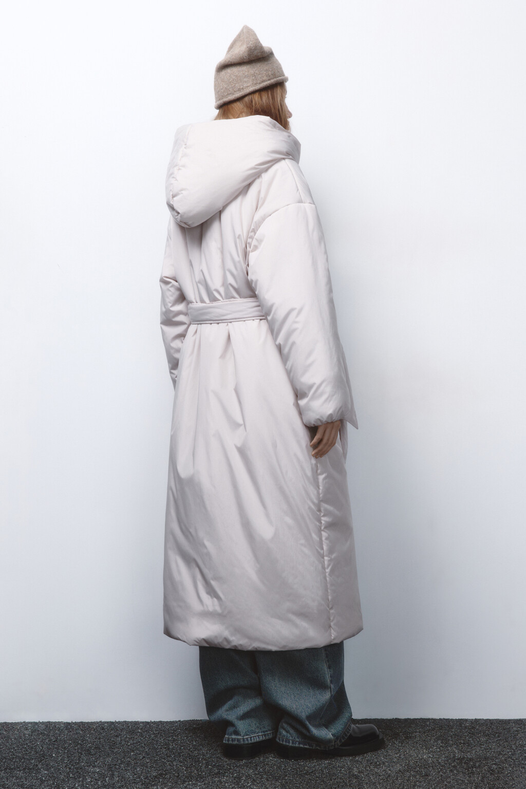 Пальто утепленное с капюшоном и поясом - цвет молочный - 4