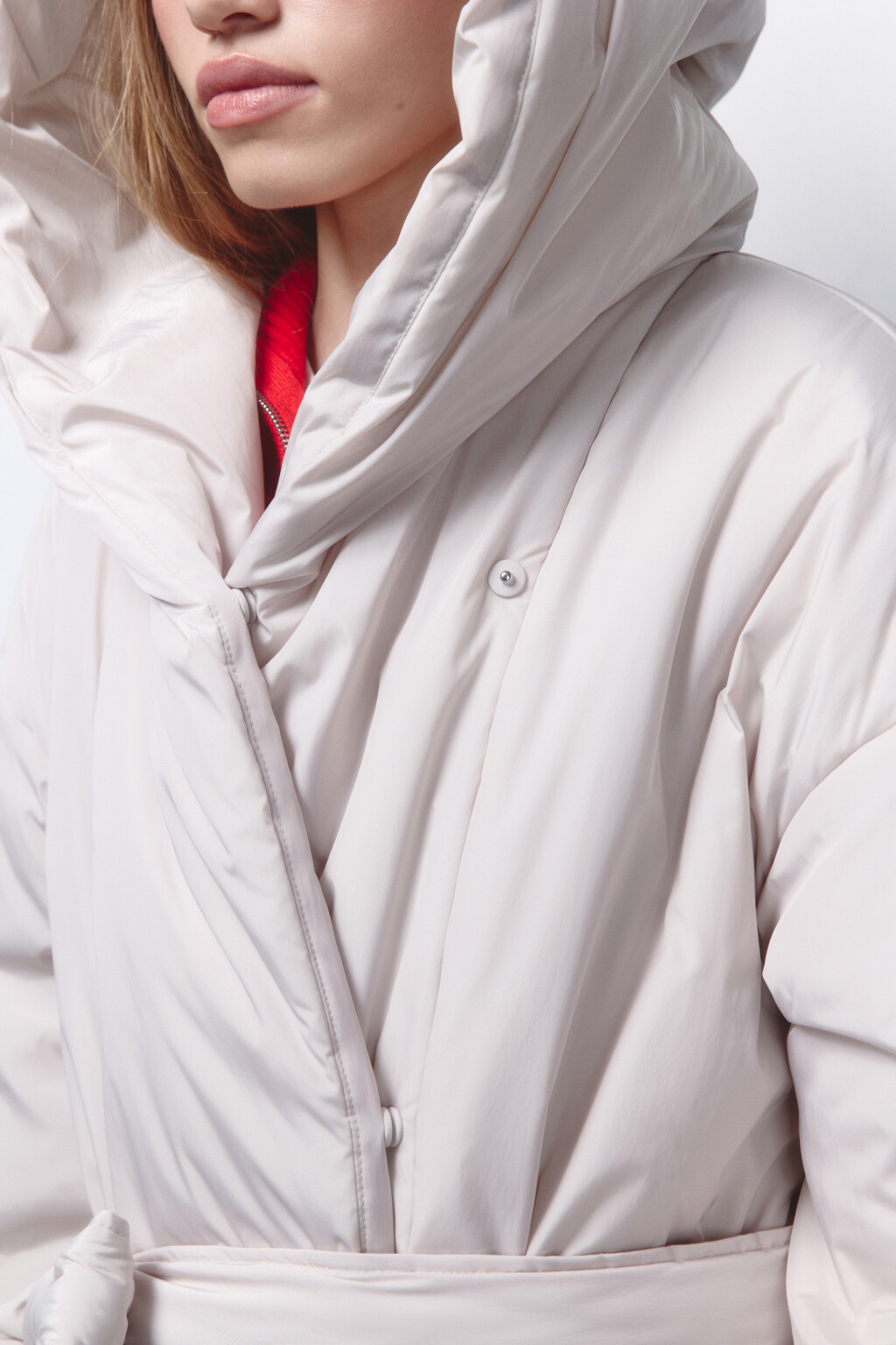 Пальто утепленное с капюшоном и поясом - цвет молочный - 6