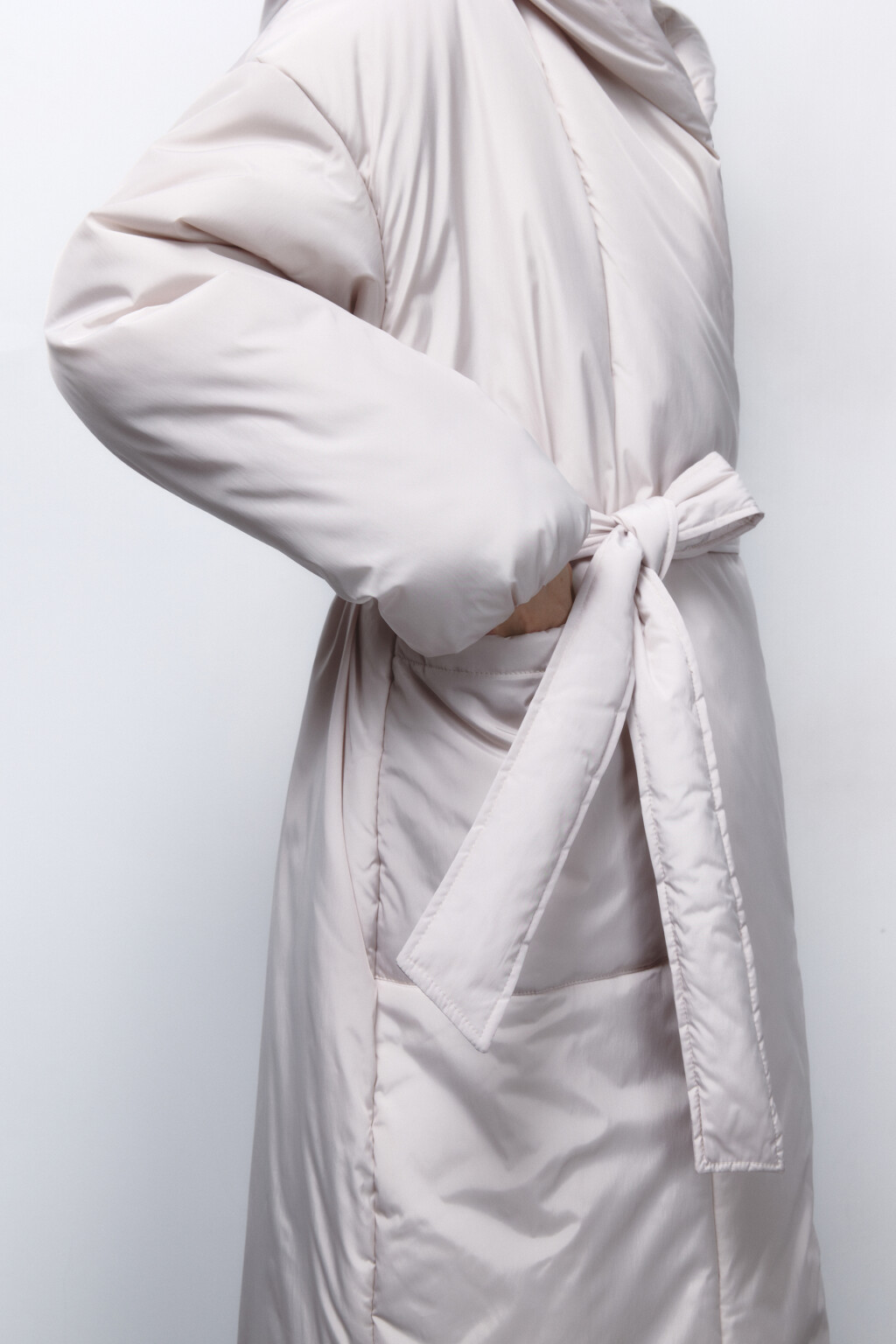 Пальто утепленное с капюшоном и поясом - цвет молочный - 8