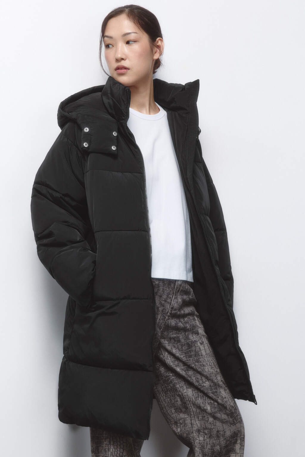 Куртка стеганая удлиненная с капюшоном - цвет черный - 1