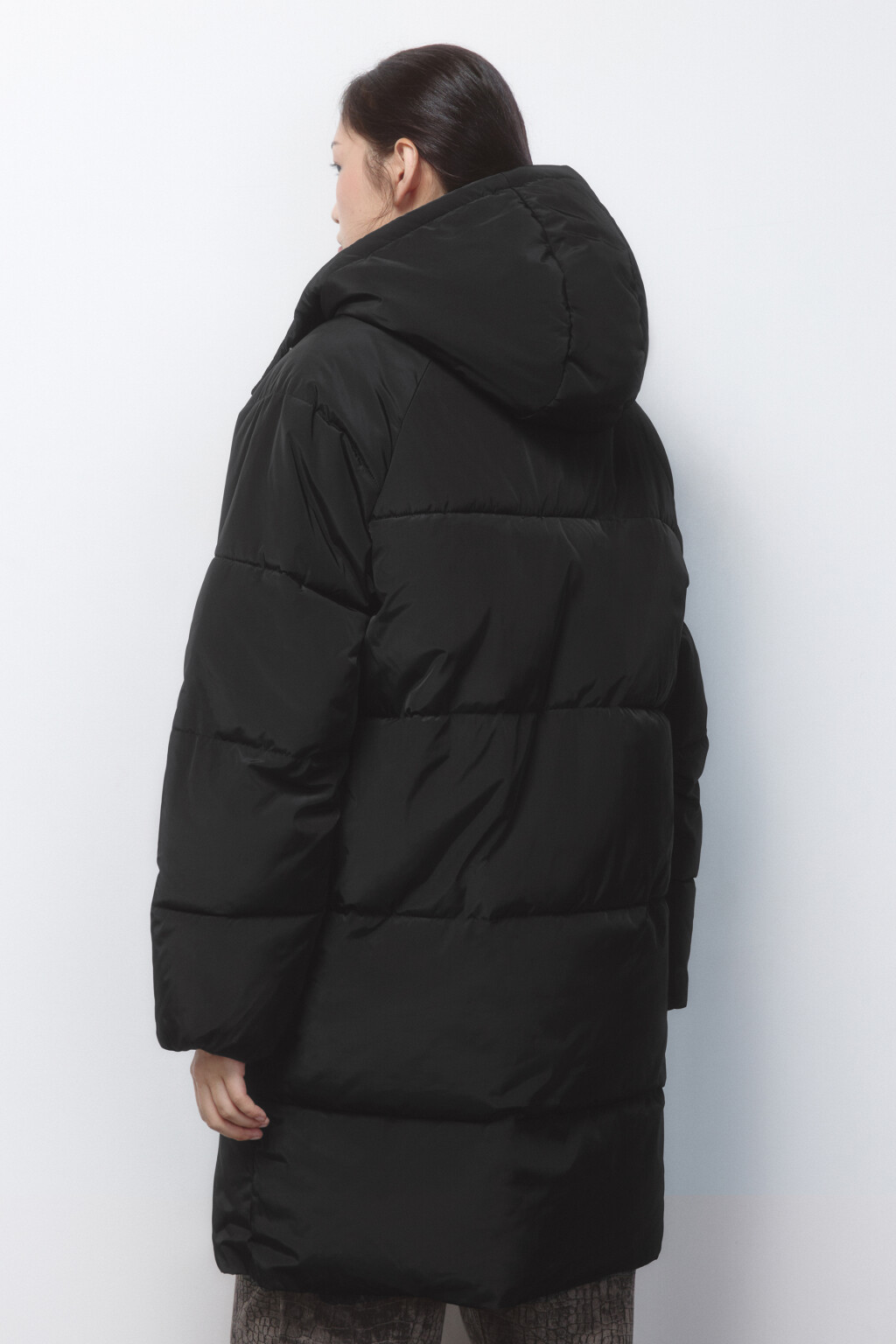 Куртка стеганая удлиненная с капюшоном - цвет черный - 4