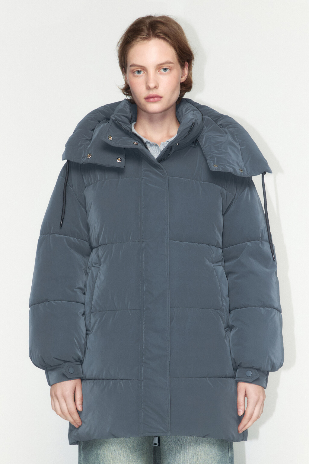 Куртка стеганая удлиненная со съемным капюшоном - цвет серый - 2