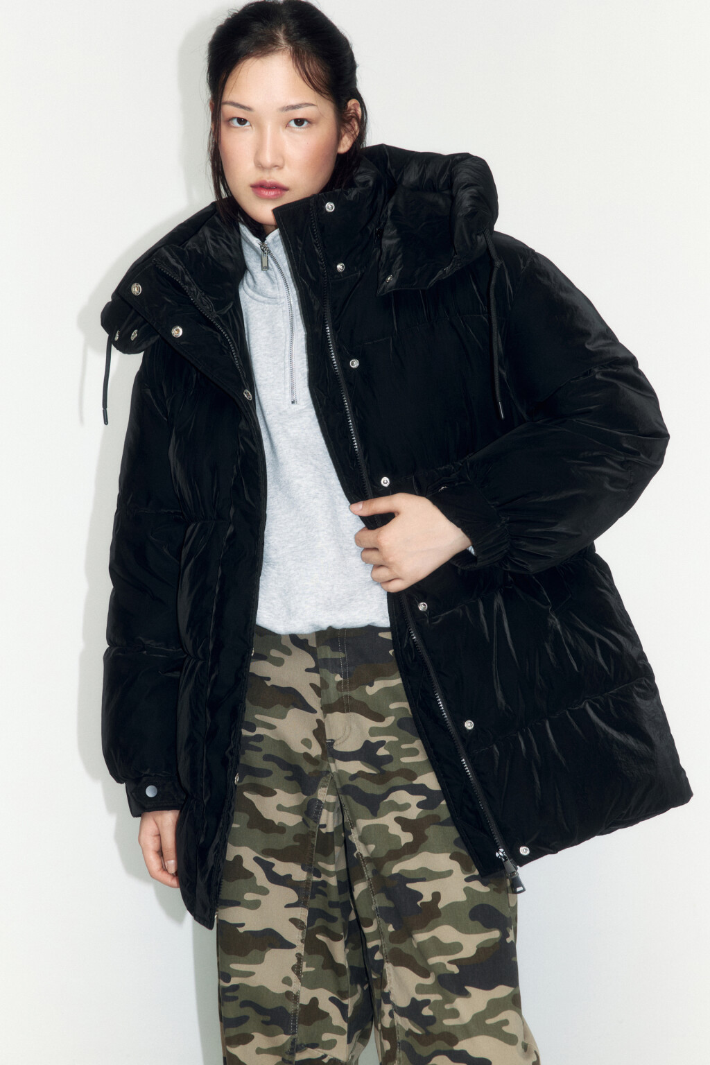 Куртка стеганая удлиненная со съемным капюшоном - цвет черный - 1