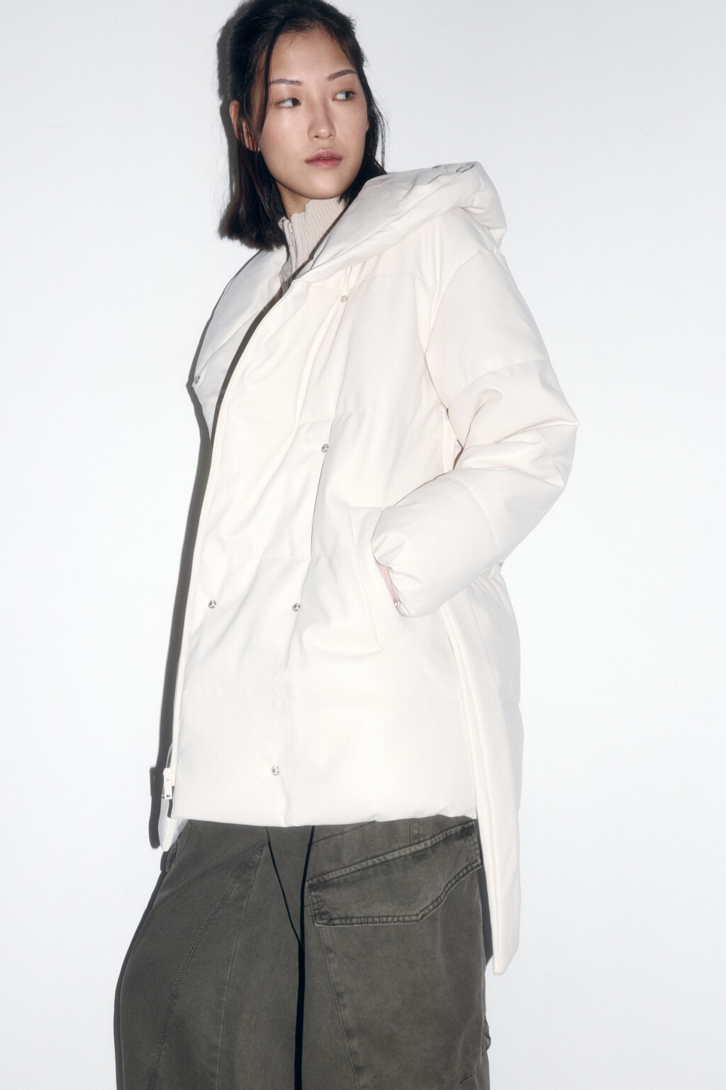 Куртка из искусственной кожи с капюшоном и поясом - цвет молочный - 1