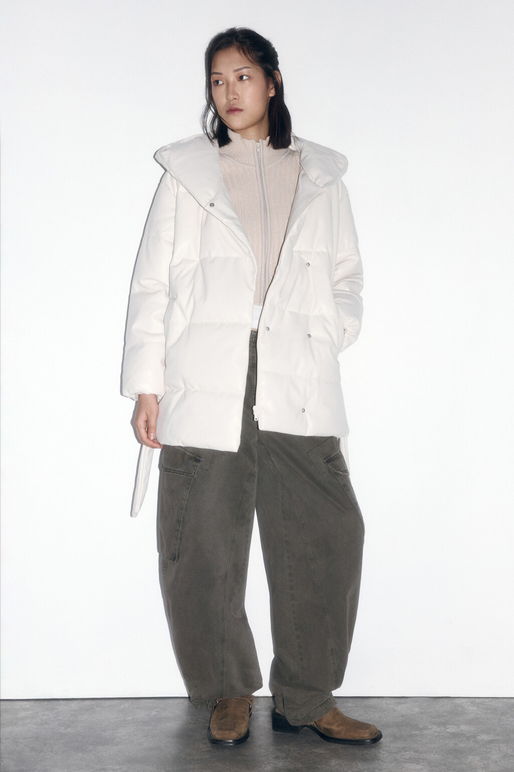 Куртка из искусственной кожи с капюшоном и поясом - цвет молочный - 5