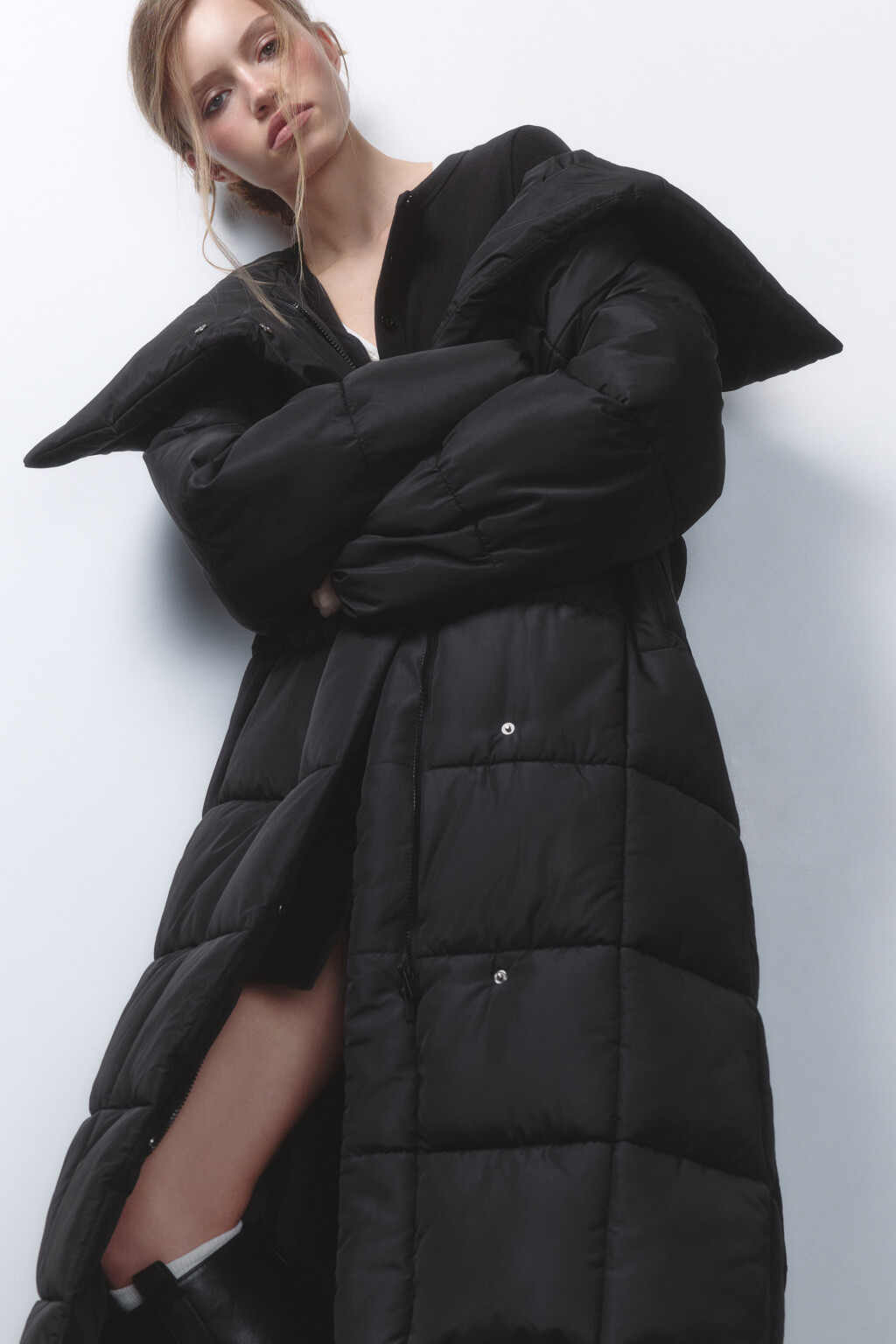 Куртка длинная стеганая с поясом - цвет черный - 1