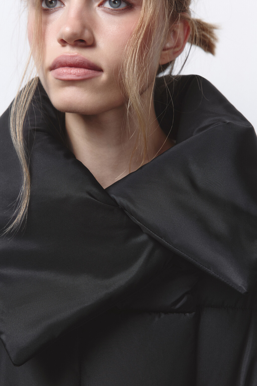 Куртка длинная стеганая с поясом - цвет черный - 8