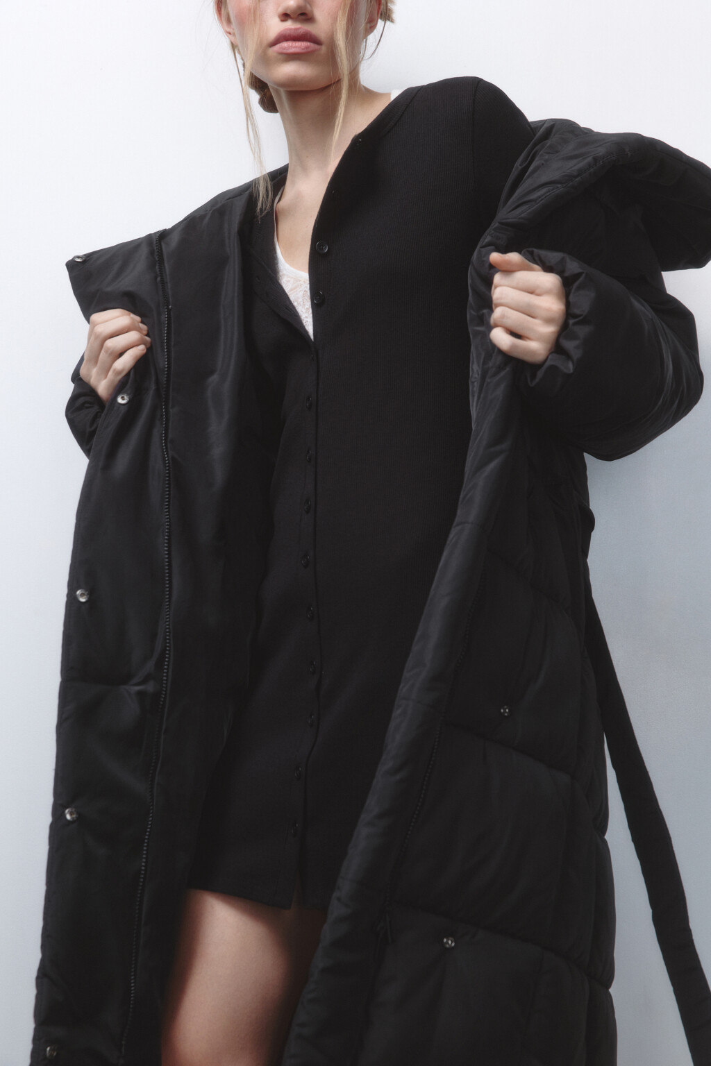 Куртка длинная стеганая с поясом - цвет черный - 3