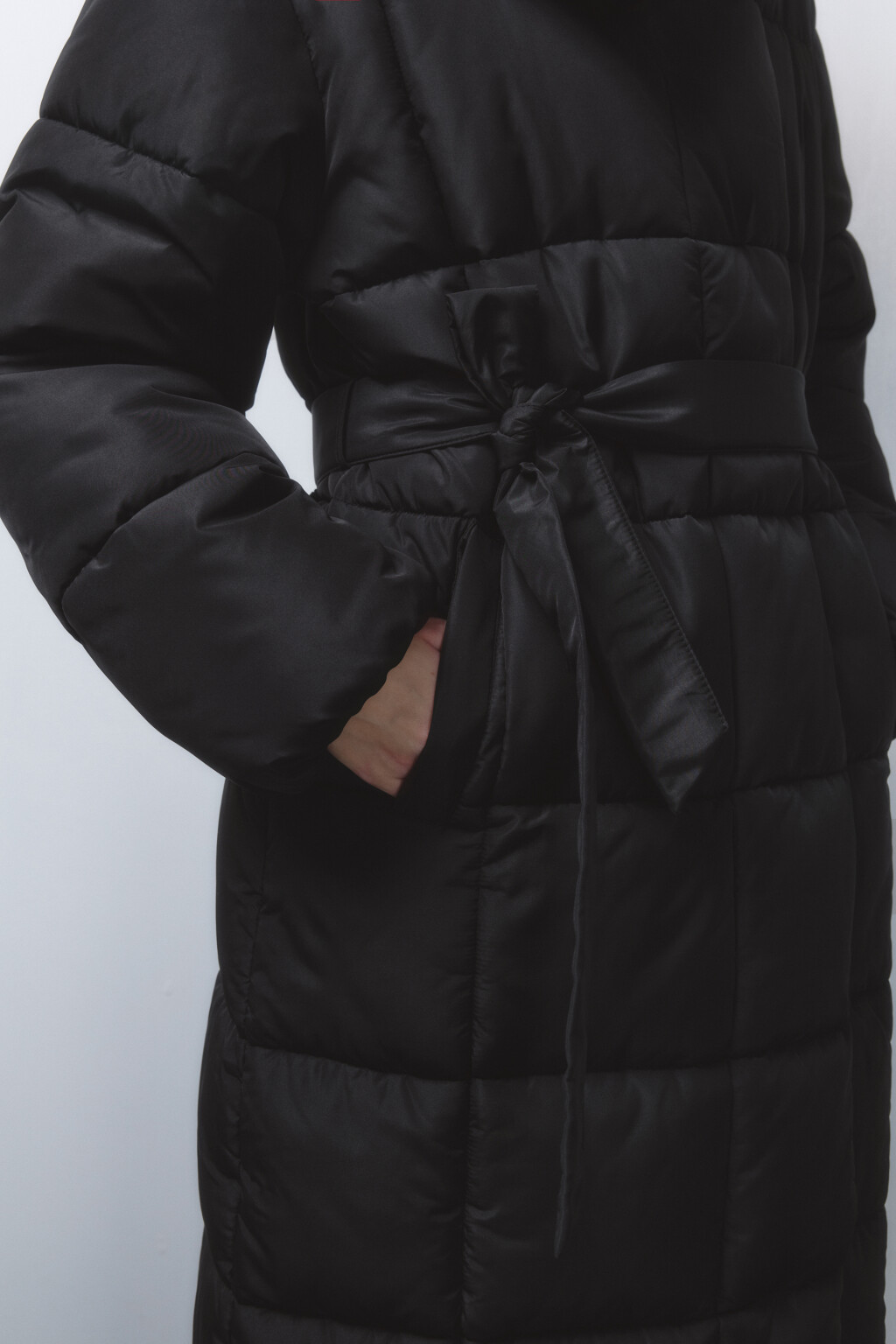 Куртка длинная стеганая с поясом - цвет черный - 9