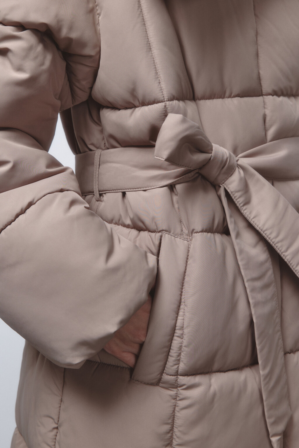 Куртка длинная стеганая с поясом - цвет коричневый - 6