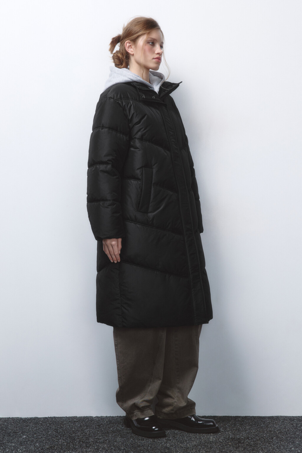 Куртка длинная стеганая с трикотажным капюшоном - цвет черный - 3
