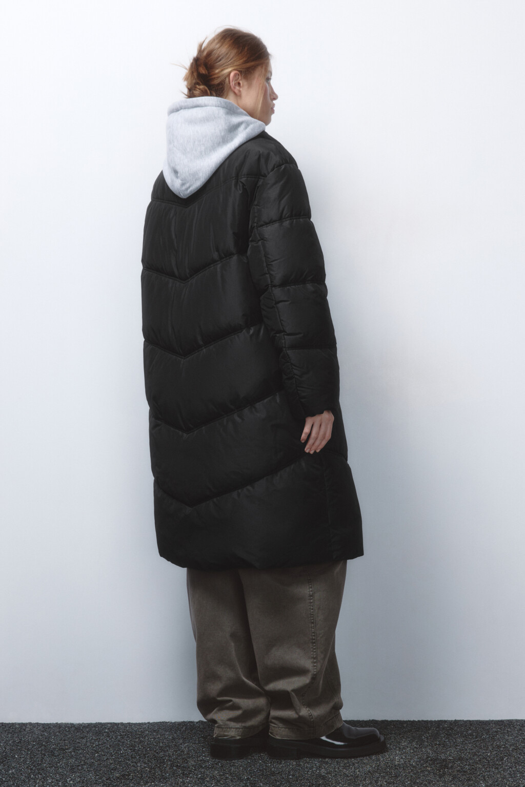 Куртка длинная стеганая с трикотажным капюшоном - цвет черный - 4