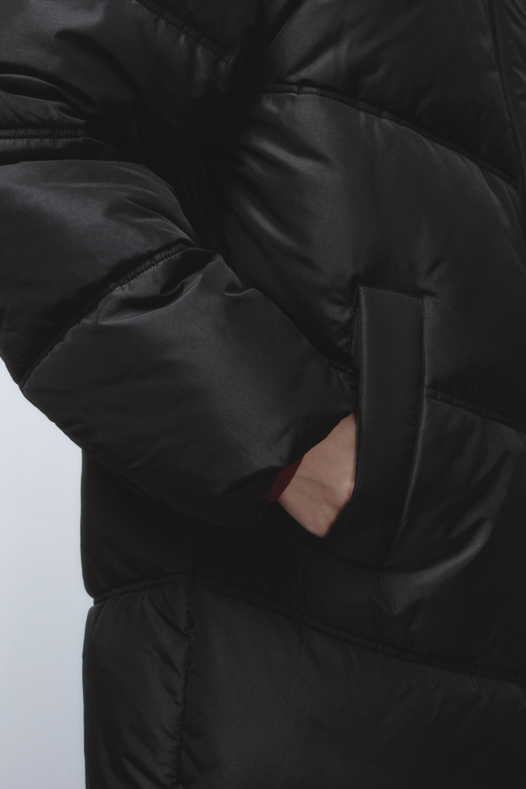 Куртка длинная стеганая с трикотажным капюшоном - цвет черный - 7