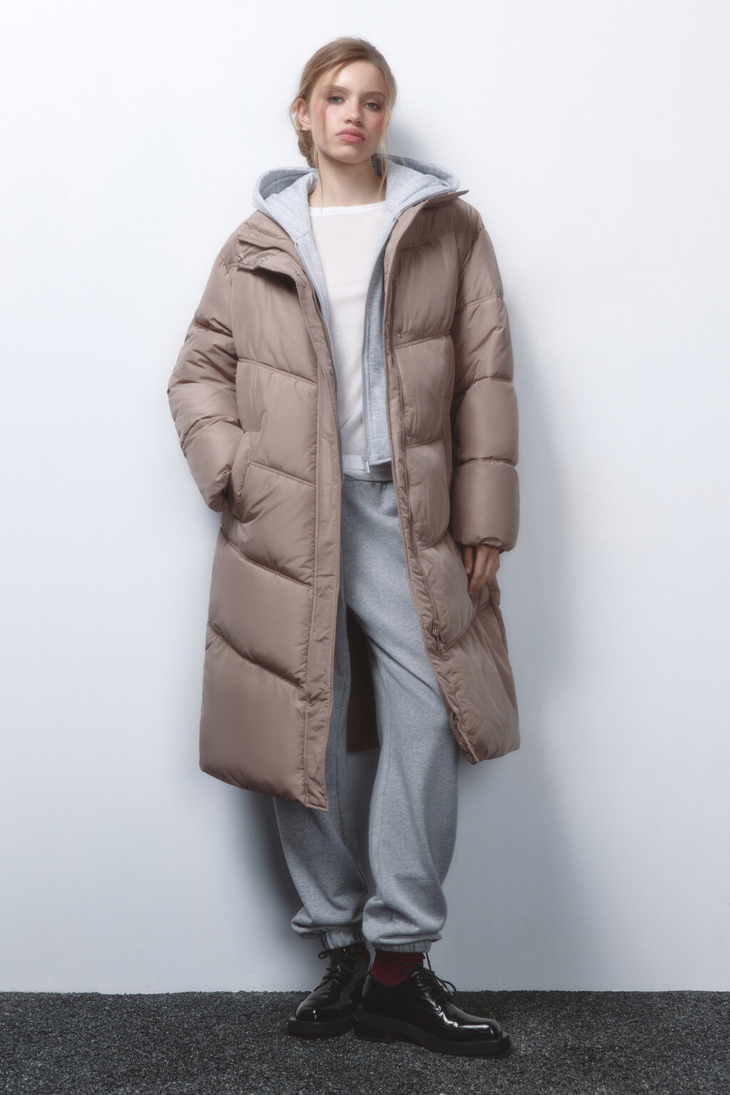 Куртка длинная стеганая с трикотажным капюшоном - цвет коричневый - 5
