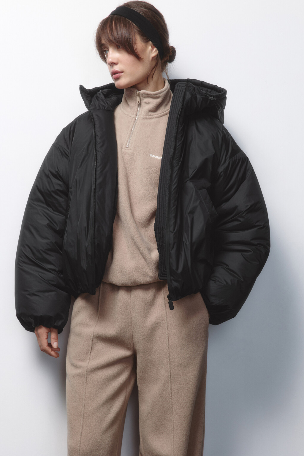 Куртка короткая утепленная с капюшоном - цвет черный - 1