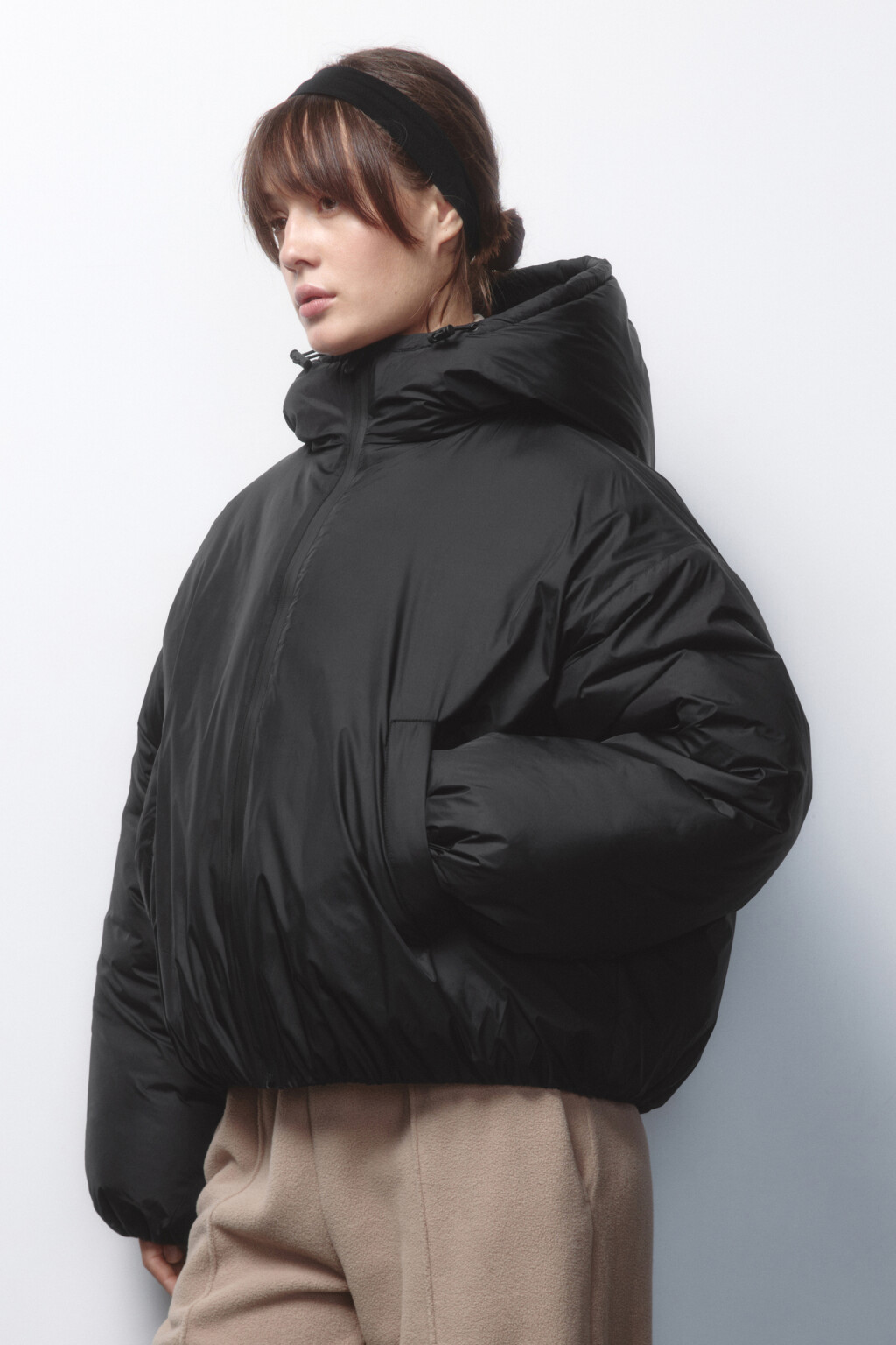 Куртка короткая утепленная с капюшоном - цвет черный - 3