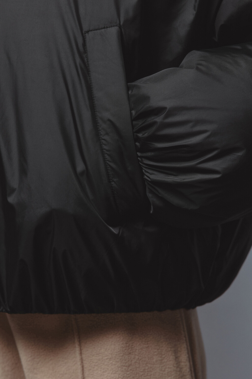 Куртка короткая утепленная с капюшоном - цвет черный - 8