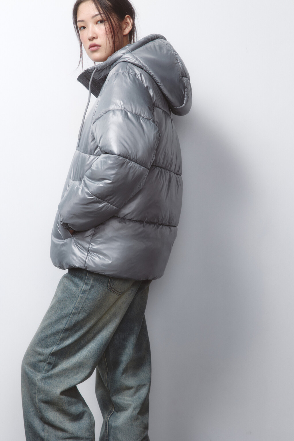 Куртка с капюшоном стеганая из блестящей ткани - цвет серый - 1