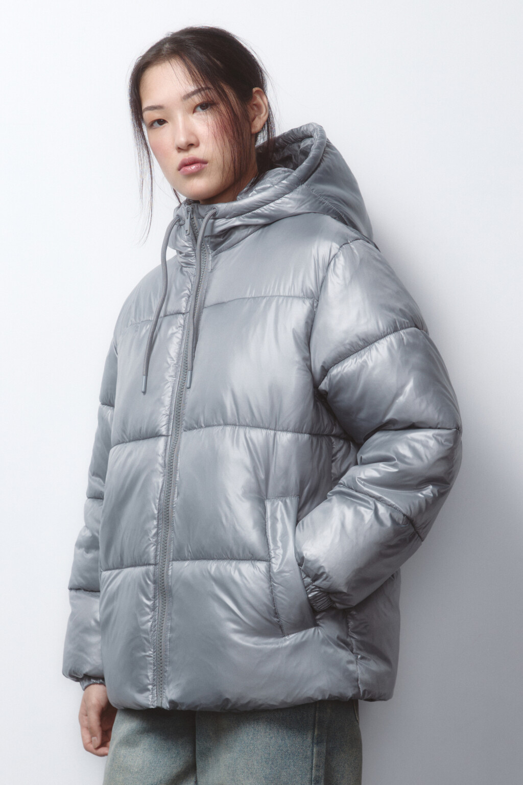 Куртка с капюшоном стеганая из блестящей ткани - цвет серый - 3