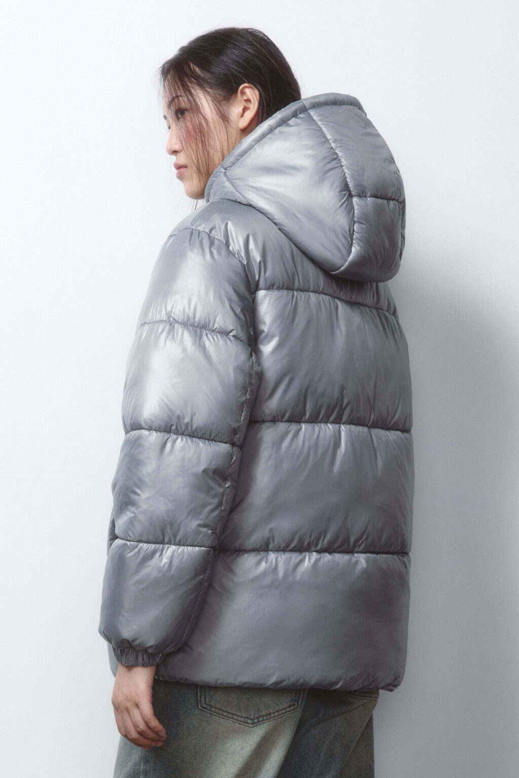 Куртка с капюшоном стеганая из блестящей ткани - цвет серый - 4