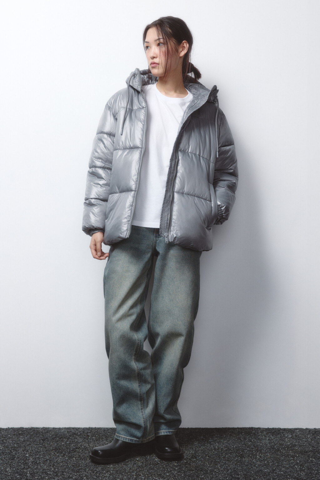 Куртка с капюшоном стеганая из блестящей ткани - цвет серый - 5