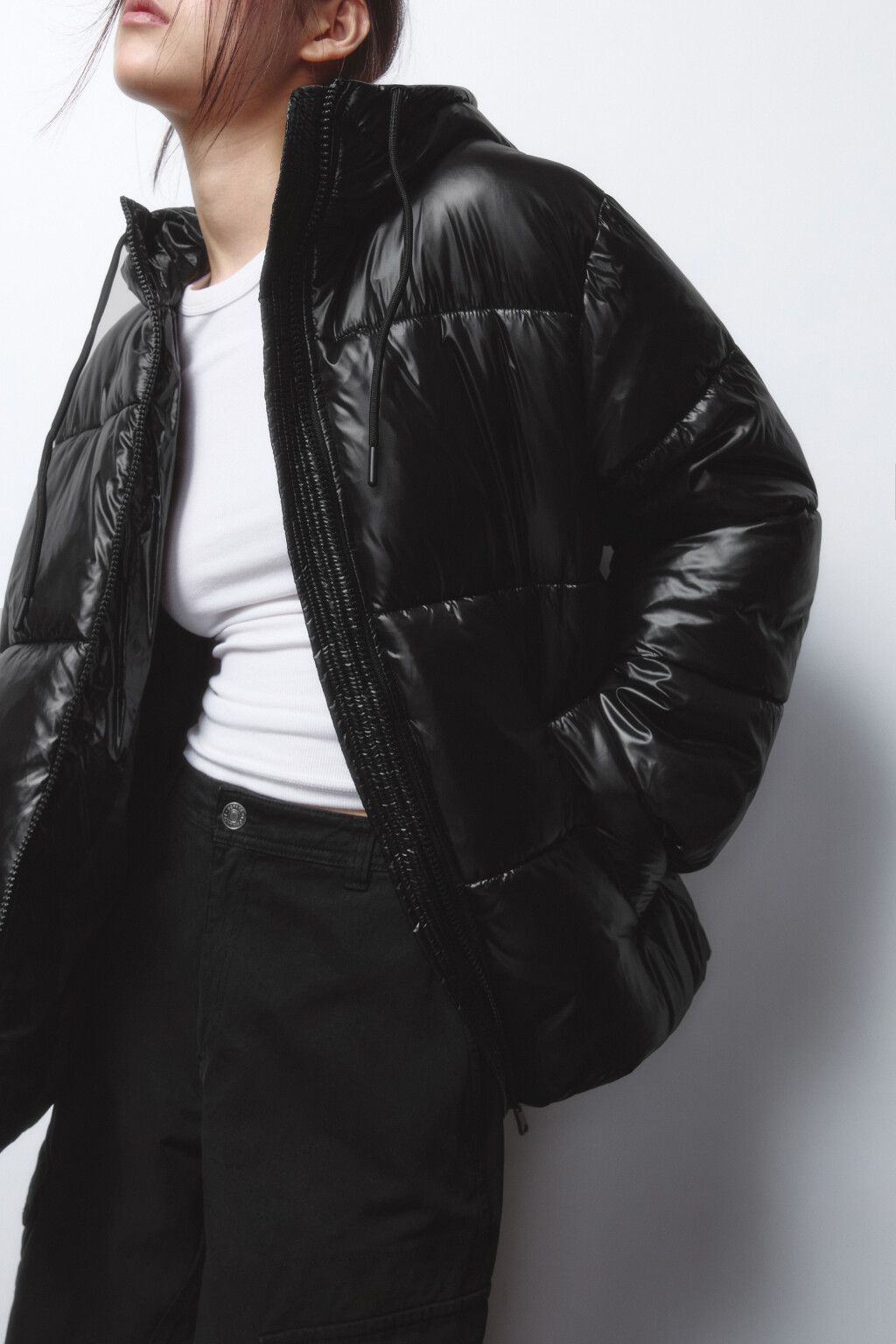 Куртка с капюшоном стеганая из блестящей ткани - цвет черный - 1
