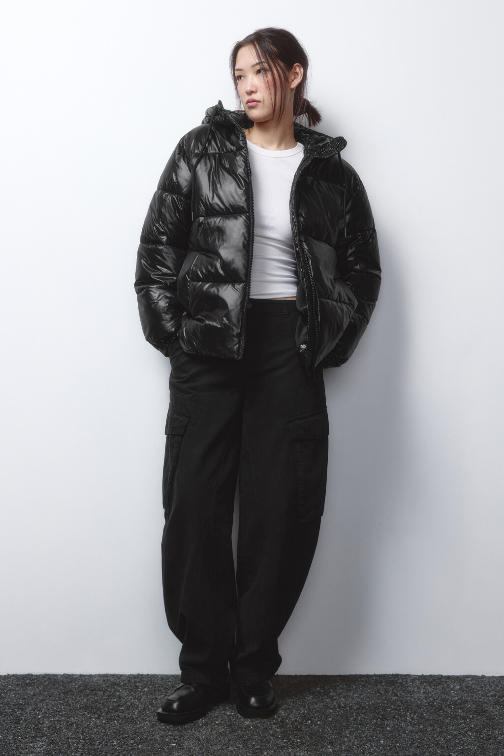 Куртка с капюшоном стеганая из блестящей ткани - цвет черный - 5
