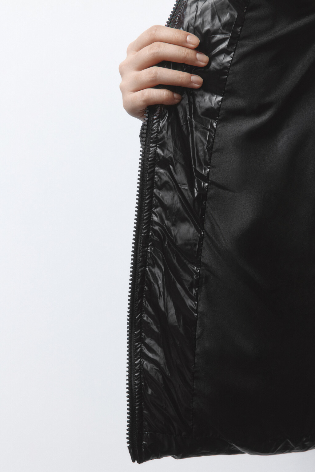 Куртка с капюшоном стеганая из блестящей ткани - цвет черный - 8