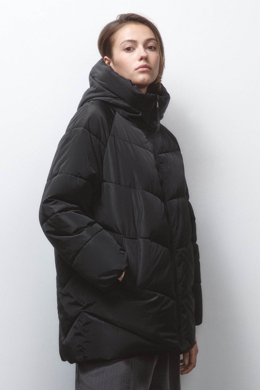 Куртка стеганая с широким воротником и капюшоном - цвет черный - 3