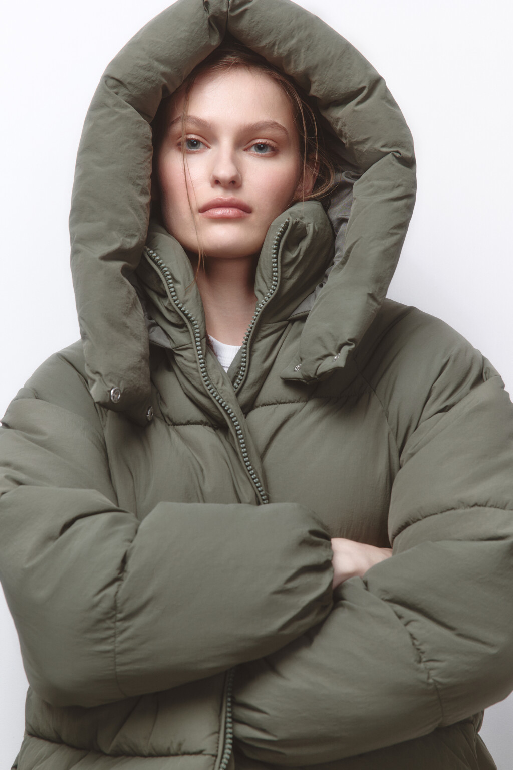 Куртка стеганая удлиненная с капюшоном - цвет зеленый - 2